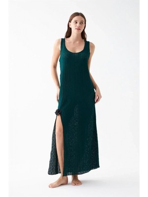MiraLive Miray- Kadın Zümrüt Yeşili Dantel Dokulu Yırtmaçlı Uzun Gecelik – Zarif ve Rahat Uyku Geceliği