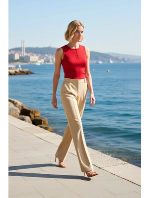 Benerly Kadın Bluz Fitted Crop Bisiklet Yaka Kolsuz Düğmeli Fitilli Örme Kaşkorse Dokulu Esnek Şık