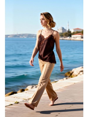 Benerly Kadın Bluz V Yaka Ince Askılı Kolsuz Saten Dokuma Asimetrik Kesim Dantel Detaylı Regular Kalıp