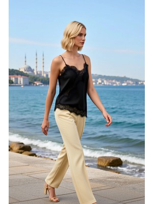 Benerly Kadın Bluz V Yaka Ince Askılı Kolsuz Saten Dokuma Asimetrik Kesim Dantel Detaylı Regular Kalıp