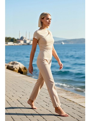 Benerly Kadın Büyük Beden Bluz Asimetrik Yaka Kısa Kol Fitted Örme Ribana Düz Desen Büzgü Detaylı Şık