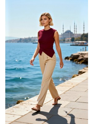 Benerly Kadın Bluz Bisiklet Yaka Kolsuz Asimetrik Fitted Kesim Örme Kumaş Düz Desen Regular Boy Şık