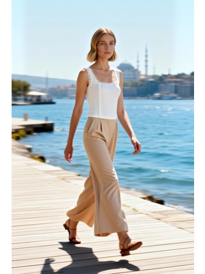 Benerly Kadın Bluz Vücuda Oturan Kare Yaka Kalın Askılı Kolsuz Crop Fırfırlı Fitilli Esnek Örme Düz Desen