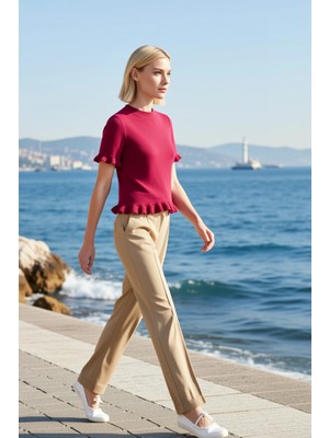 Benerly Kadın Bluz Triko Bisiklet Yaka Kısa Kol Fırfır Detaylı Düz Desen Orta Kalınlıkta Regular Kalıp