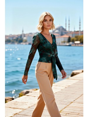 Benerly Kadın Bluz V Yaka Uzun Kol Fitted Kalıp Anvelop Bağlama Detaylı Tül Örme Kumaş Soyut Desen