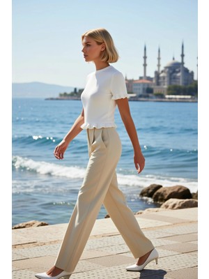 Benerly Kadın Bluz Triko Bisiklet Yaka Kısa Kol Fırfır Detaylı Düz Desen Orta Kalınlıkta Regular Kalıp