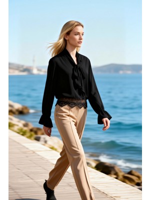 Benerly Kadın Bluz Fular Yaka Uzun Kol Dokuma Krep Kumaş Dantel Detaylı Regular Kalıp Düz Boy Spor