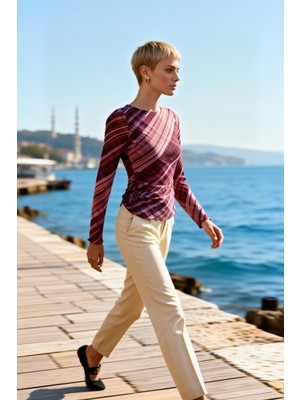 Benerly Kadın Bluz Kayık Yaka Uzun Kol Fitted Vücuda Oturan Örme Tül Diyagonal Ekoseli Asimetrik Büzgülü