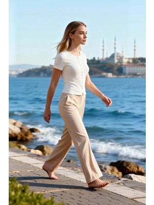 Benerly Kadın Bluz Yuvarlak Yaka Düğme Detaylı Kısa Kol Fitted Kalıp Vücuda Oturan Örme Ribana Kumaş