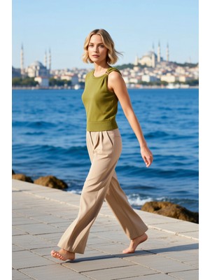 Benerly Kadın Bluz Asimetrik Yaka Kolsuz Triko Ince Crop Kesim Düz Desen Yazlık Üst Giyim Kaliteli