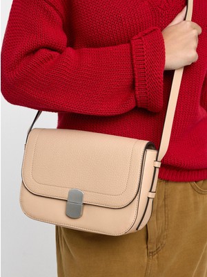 Parfois Kadın Kapaklı Deri Efektli Çapraz Çanta