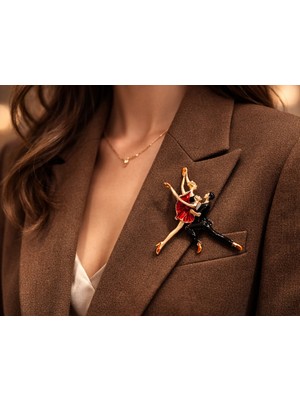Herşey Nota Dans Eden Kadın Erkek Figürlü Metal Broş – Gold Detaylı Sanatsal Tasarım