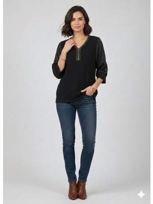 On Triko Yakası Taşlı Bluz 70437