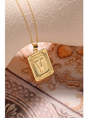 Moom Mücevherat Kadın 14 Ayar Altın Kare Harf Kolye V Harfi Altın Kolye Zincirli Harf Kolye
