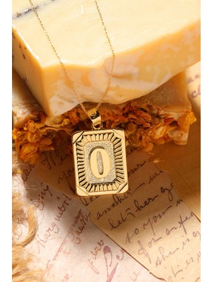 Moom Mücevherat Kadın 14 Ayar Altın Kare Harf Kolye O Harfi Altın Kolye Zincirli Harf Kolye