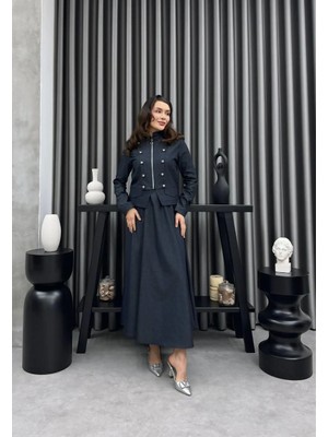 Cardella Lorena Yazlık Ince Denim Ceketli Etek Takım – Metal Düğme Detaylı, Dik Yaka, Mevsimlik Şık Tesettür Uyumlu Kombin