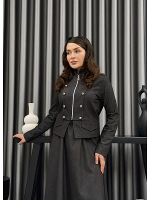 Cardella Lorena Yazlık Ince Denim Ceketli Etek Takım – Metal Düğme Detaylı, Dik Yaka, Mevsimlik Şık Tesettür Uyumlu Kombin