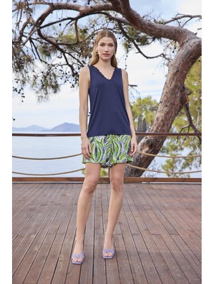 Monamise Kadın Yaprak Desenli Dantelli Askılı V Yaka Saten Şort Takımı 25070