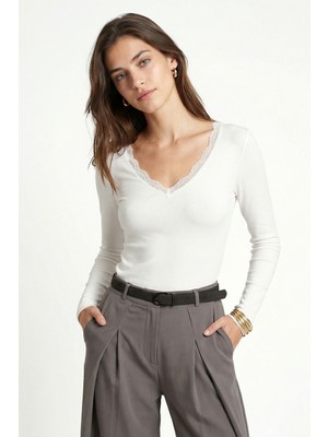 Ritnice Kadın Biana Dantel Şerit Lux Touch Yumuşak Dokulu Ekru Bluz