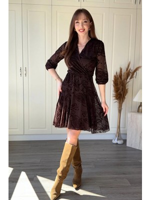 Dilay Gökoğlu Butik Kadife Baskılı Desenli V Yaka Kısa Tül Elbise