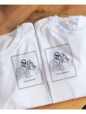 Detay Fotoğrafçılık ➖ Sevgililer Özel Baskılı ➖ Unisex ➖ Erkek ➖beyaz ➖ Pamuklu+Polyester ➖ T-Shirt ➖ Istediğiniz Yazı ve Fotoğrafı T-Shirt'e Baskı Yaptırabilirsiniz