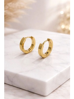 Minimal Gold Halka Küpe – Parlak Altın Renk, Günlük & Şık Kadın Küpesi