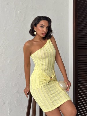 Tek Omuz Dore Aksesuarlı Püskül Dokulu Mini Elbise