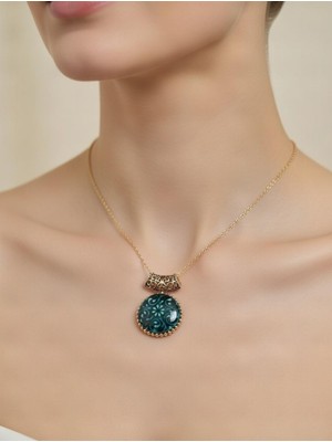 Anka Select Vintage Turkuaz Cam Kolye Ucu – Gold Detaylı Desenli Oval Kolye – Retro Şık Takı