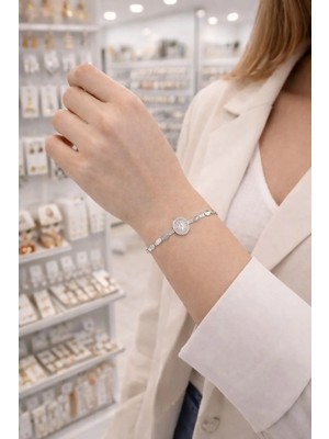 Oval Madalyon Zirkon Taşlı Kadın Bileklik – Ayarlanabilir Zarif Tasarım