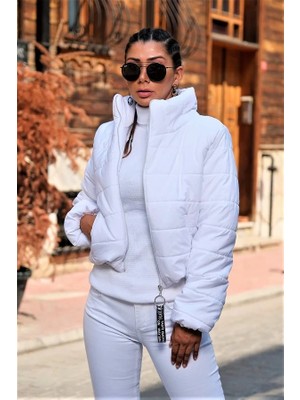 Modanı Seç Beyaz Dik Yaka Su Geçirmez Fermuar Kapamalı Kısa Şişme Mont