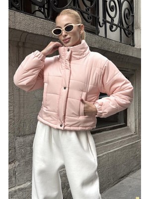 Modanı Seç Pudra Dik Yaka Çıtçıtlı Fermuarlı Kısa Şişme Mont