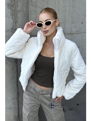 Modanı Seç Beyaz Dik Yaka Şal Desenli Lüx Kısa Şişme Mont