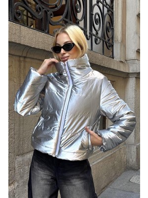 Modanı Seç Gümüş Dik Yaka Lüx Parlak Kısa Şişme Mont