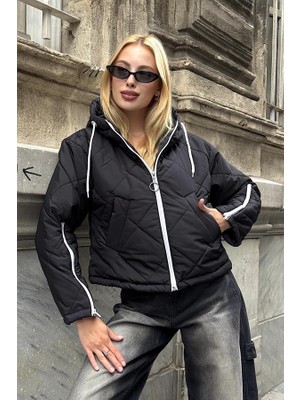 Modanı Seç Siyah Kapüşonlu Kolları Fermuarlı Kısa Şişme Mont