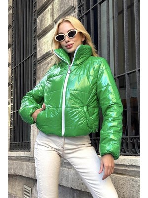 Modanı Seç Yeşil Parlak Su Itici Dik Yaka Kısa Şişme Mont