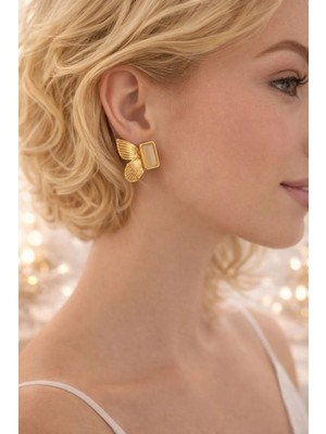 Altın Renk Kelebek Figürlü Taşlı Stainless Steel Kadın Küpe