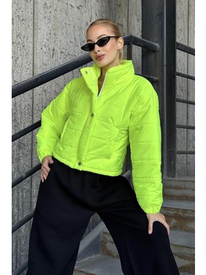 Modanı Seç Neon Yeşil Dik Yaka Çıtçıtlı Fermuarlı Kısa Şişme Mont