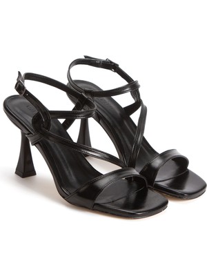 MFT Ayakkabı Kadın Siyah Kadeh Topuklu Kare Burun Bantlı Abiye Ayakkabı