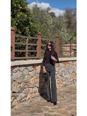 Aleysia Siyah Çapraz Taşlı Lightblue Yıkama Jean