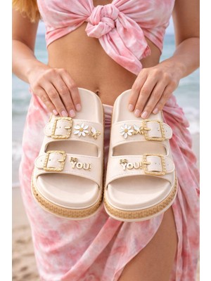 Slipcat Pastel Gold Altın Toka Detaylı Yüksek Taban Kadın Terlik Plaj Kumsal Havuz Terlik