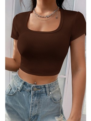Akman Kadın Kahverengi Yarım Kol Düz Yaka Crop Top Bluz