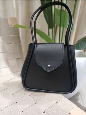 Kadın Siyah Tek Bölmeli, Büyük Boy Yanlardan Çıtçıtlı Ayarlanabilir Suni Deri El Kol ve Omuz Çantası