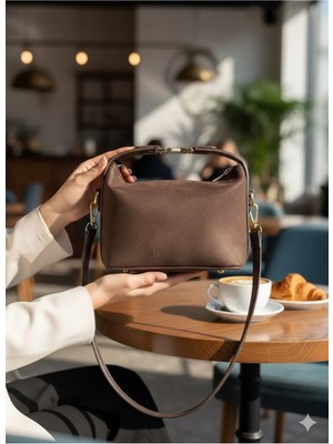 Kadın Kahverengi Venüs Süet Gold Toka Detaylı Şık Sezon Çanta