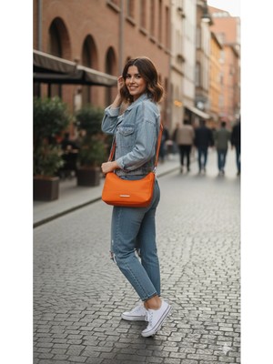 Kadın Turuncu Minimalist Ayarlanabilir Askılı Fonksiyonel Günlük Çapraz Omuz ve El Çantası