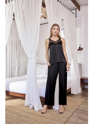 Hsc Bilişim Viskon Dantelli ve Dekolteli Saten Pijama Takımı