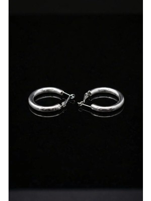 Kadın Gümüş Renk Kalın Halka Küpe – Şık ve Zamansız Tasarım