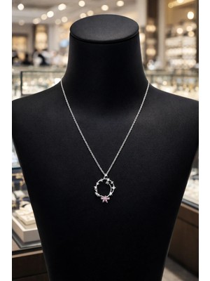 Zirkon Taşlı Çiçek Detaylı Gümüş Çelenk Kolye