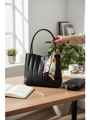 Rafiel Siyah Piliseli Kadın Omuz Çantası ve Makyaj Çantası Seti - Fular Detaylı El Çantası