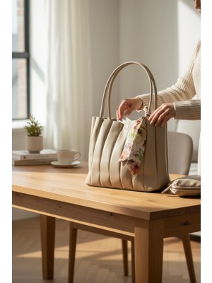 Rafiel Pilesi Detaylı Kadın Kol Çantası ve Makyaj Çantası Seti - Fular Hediyeli Bej El Çantası