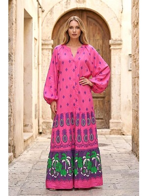 Modanı Seç Pembe Etnik Desenli V Yaka Balon Kol Önden Düğmeli Eteği Kat Kat Uzun Elbise